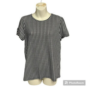 Como Black houndstooth top size small cute silver buttons on sleeves